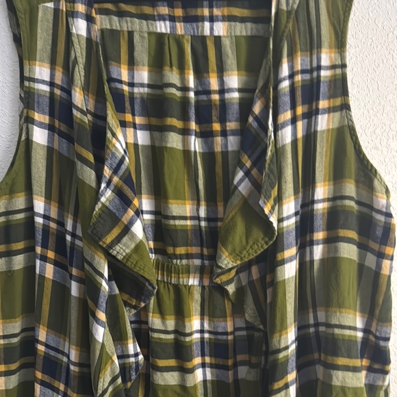 ❗️SOLD❗️Cato Green and Blue Plaid Sleeveless Blouse - Picture 3 of 5